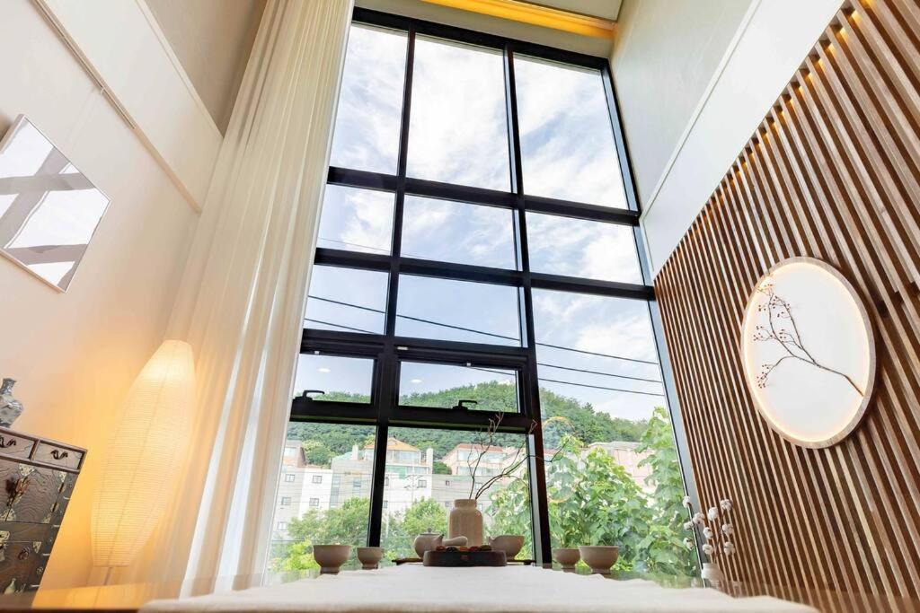 Korea Hanok Large House With Terrace