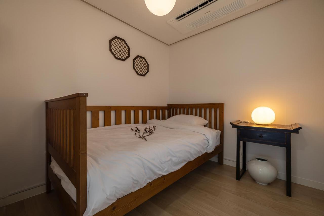 Korea Hanok Large House With Terrace Apartment Seoul