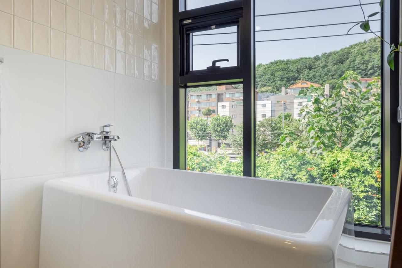 Apartment Korea Hanok Large House With Terrace *