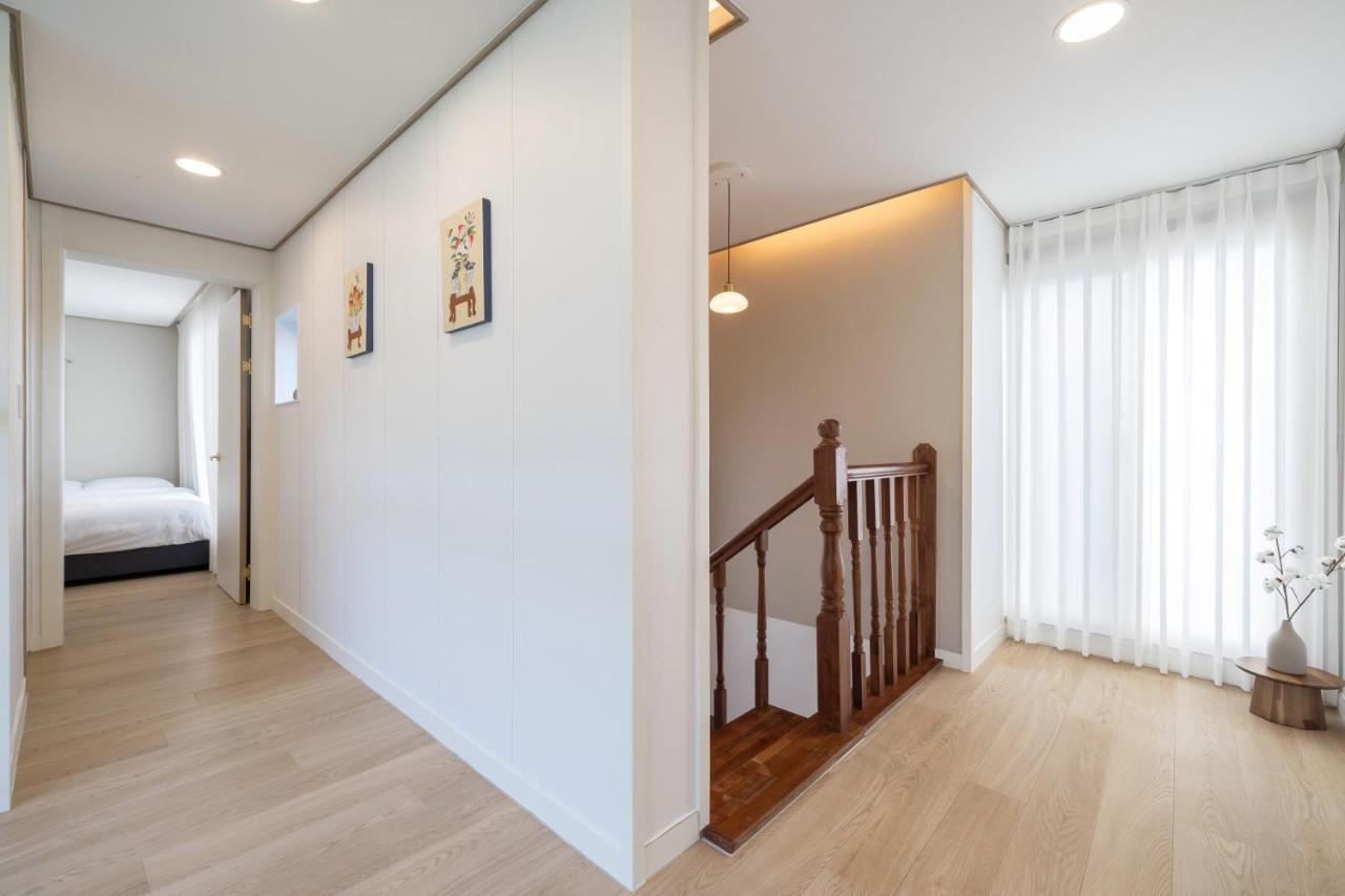Apartment Korea Hanok Large House With Terrace Seoul