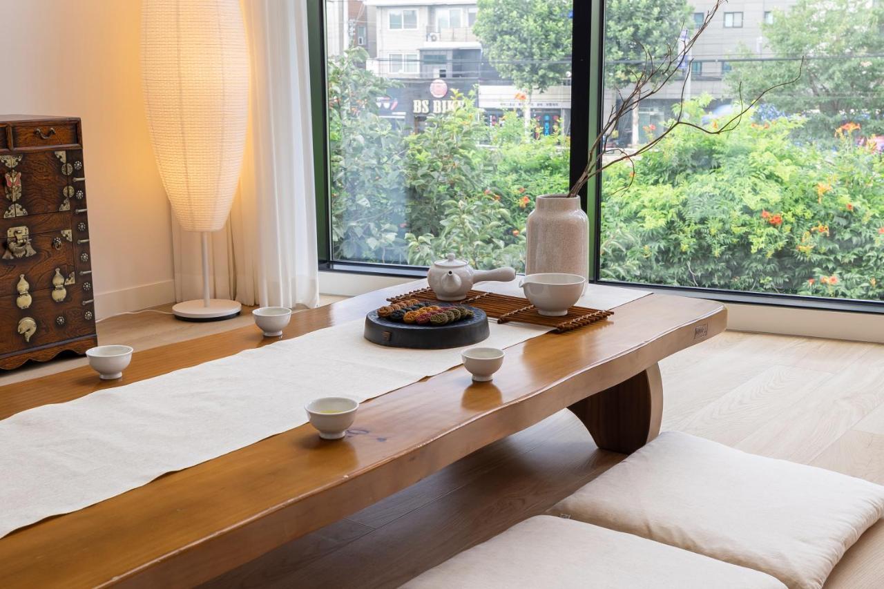 Korea Hanok Large House With Terrace Seoul