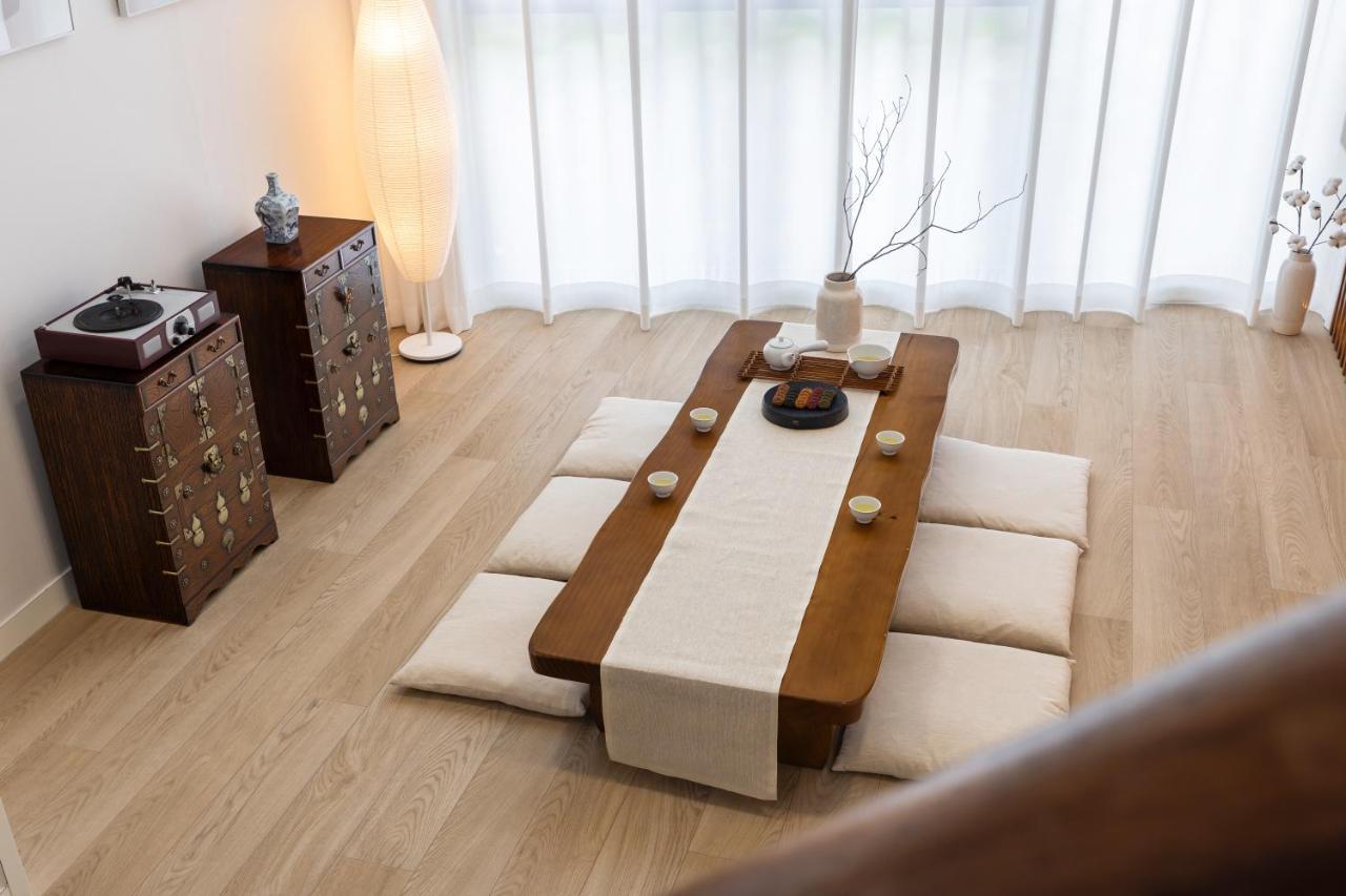 Korea Hanok Large House With Terrace Seoul