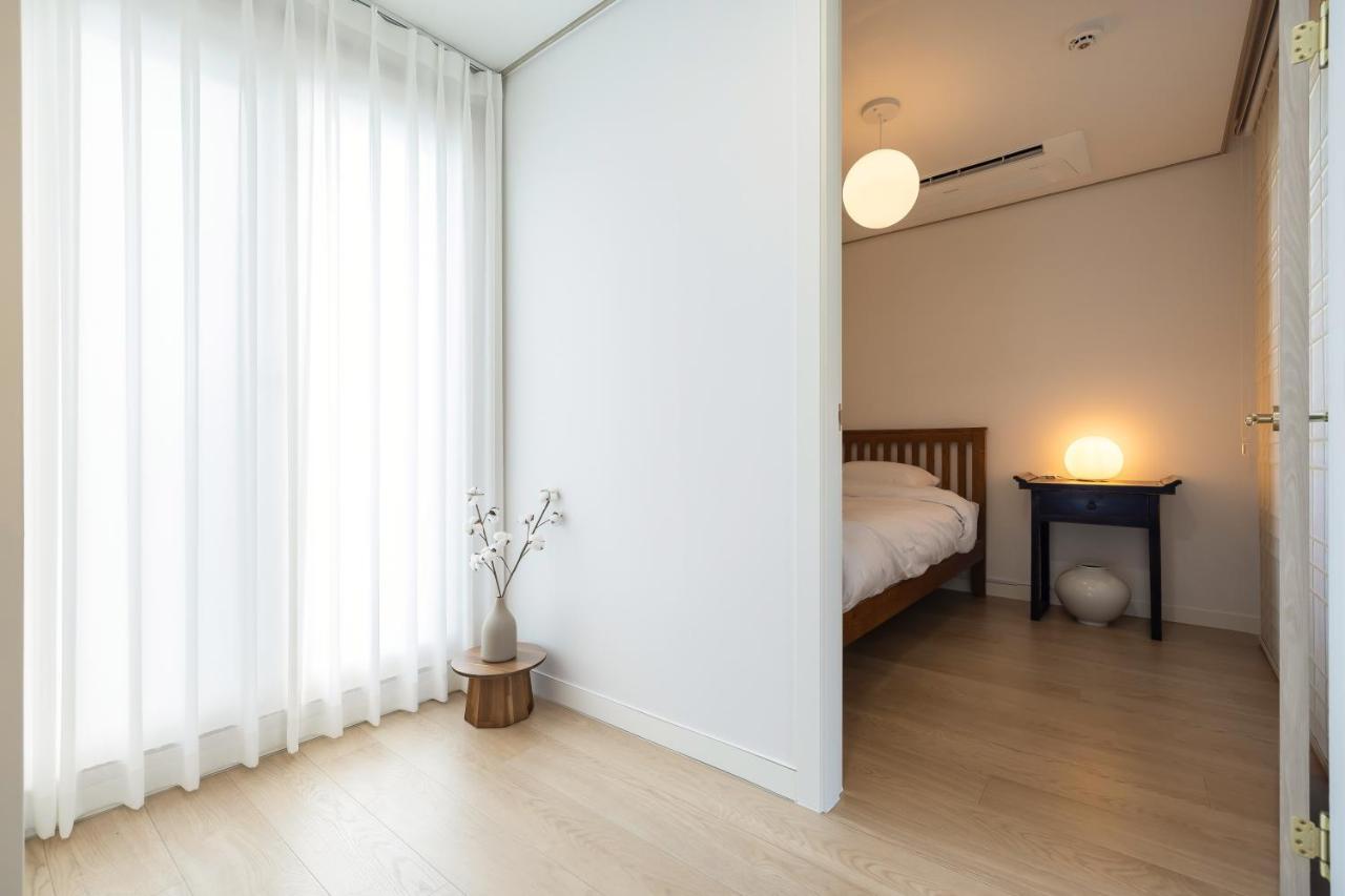 Korea Hanok Large House With Terrace Apartment