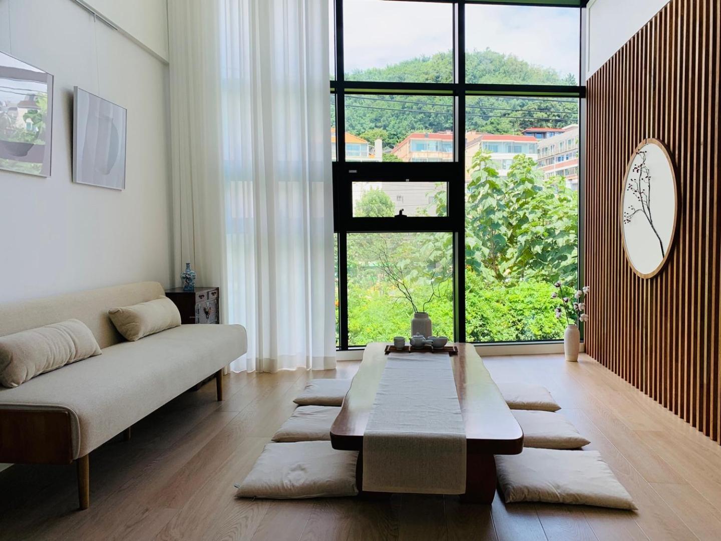 Korea Hanok Large House With Terrace Seoul