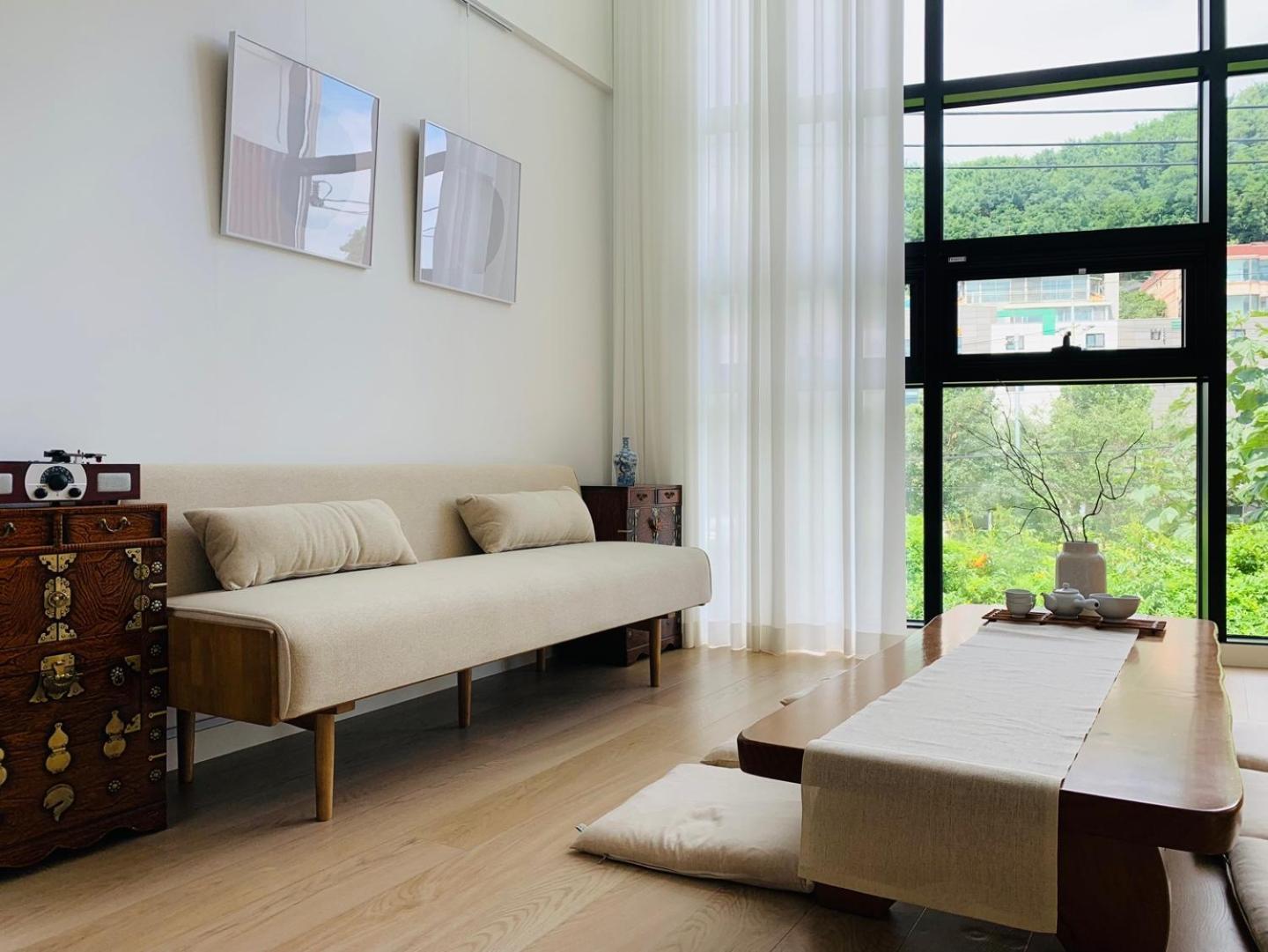 Apartment Korea Hanok Large House With Terrace *