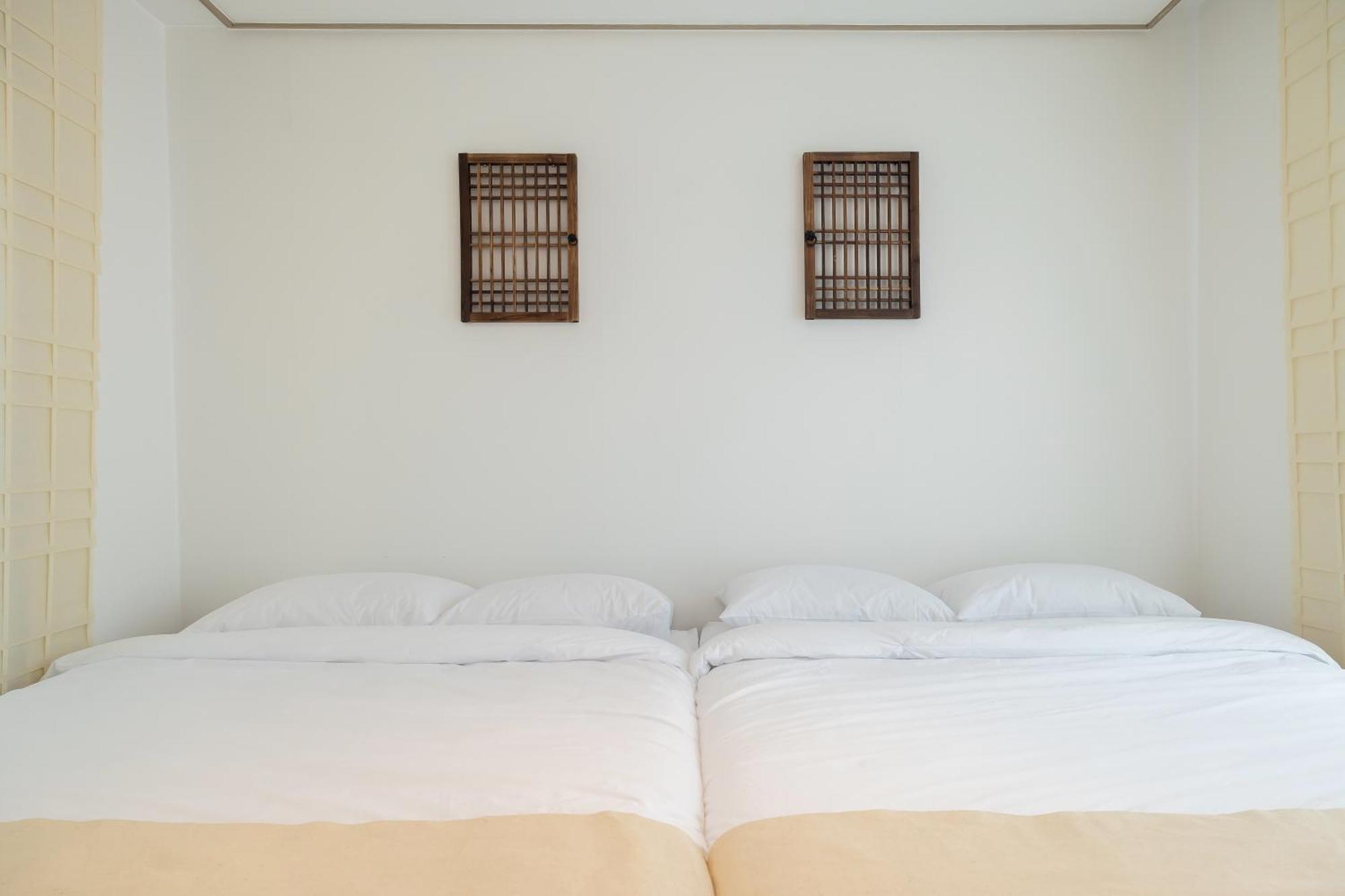 Korea Hanok Large House With Terrace